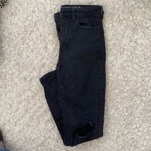 AEO Denim super hi rise black jeggings Distressed knees